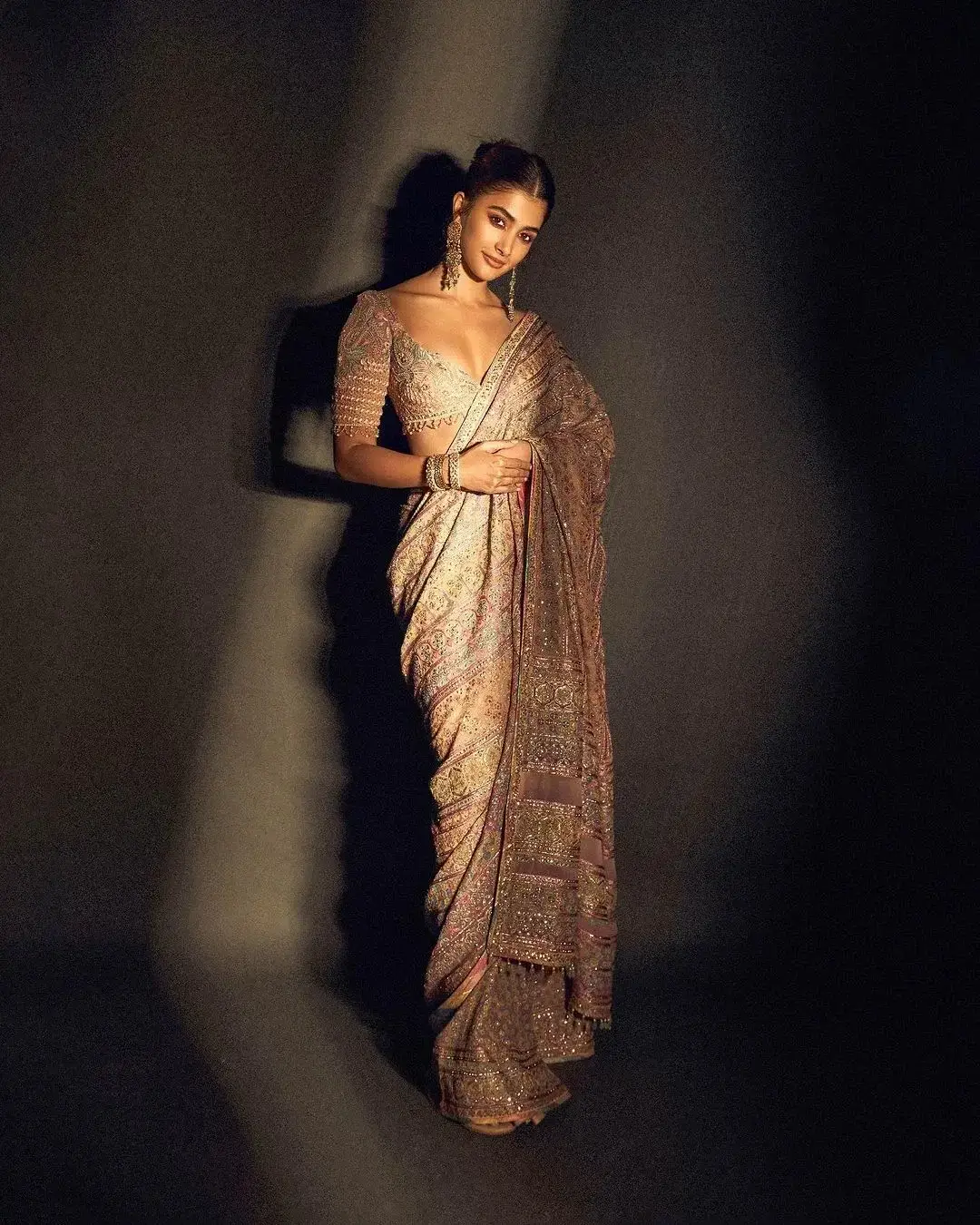 INDIAN ACTRESS POOJA HEGDE IMAGES IN PINK COLOUR SAREE 9